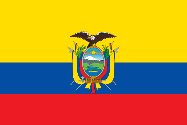 Três faixas horizontais: amarela larga em cima, azul e vermelha; no centro, um brasão oval com um condor no alto e bandeiras dos lados.